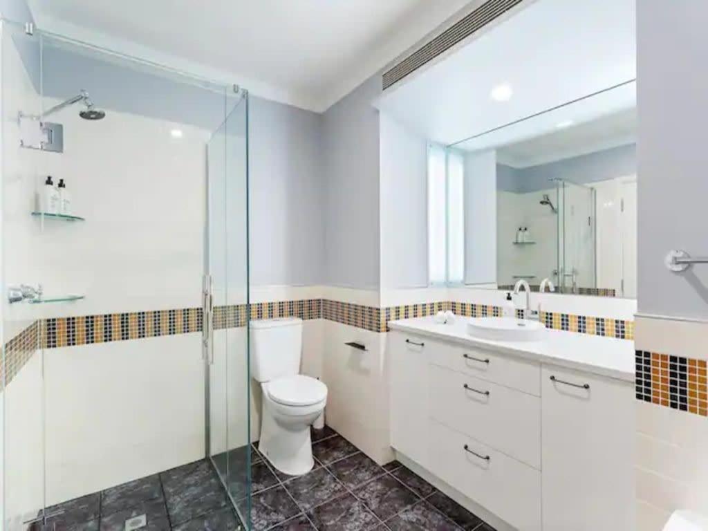 Lovely Bright Apartment With Balcony Pool And Gym Auckland Bagian luar foto