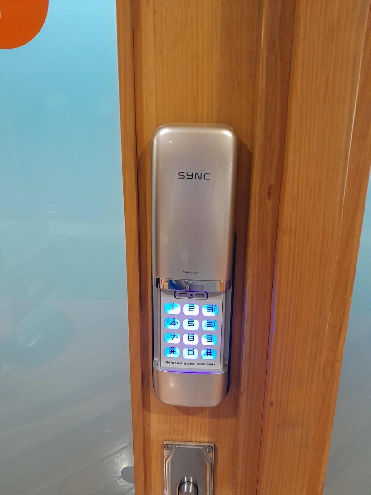 Lovely Bright Apartment With Balcony Pool And Gym Auckland Bagian luar foto